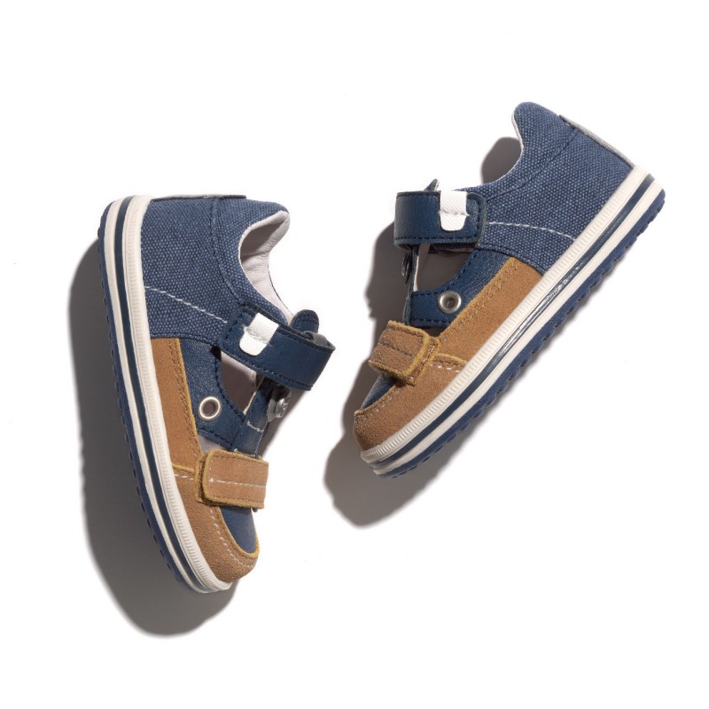 Pol-odprti športni sandali v modri jeans barvi za fante - Mayoral