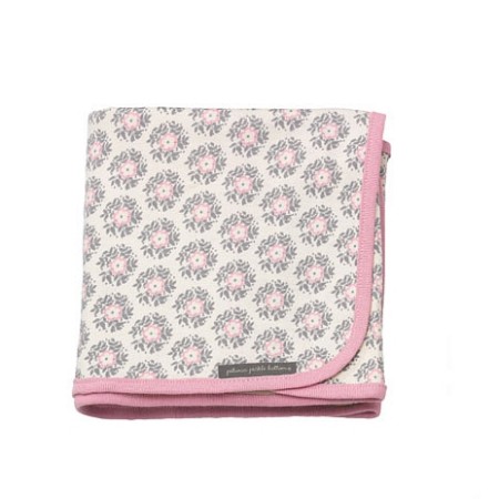 Tri-delni komplet za dojenčke sestavljen iz odeje, pajacka in kapice iz organskega bombaža v potisku Pink Posy - Petunia Pickla Bottom