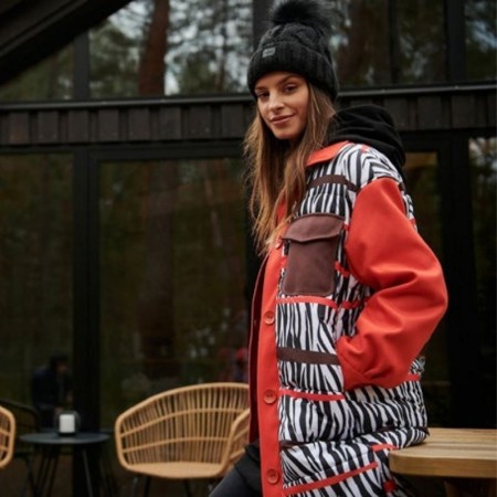 Dolg plašč v srajčnem kroju v vpadljivem Ginger Fire potisku - Naoko