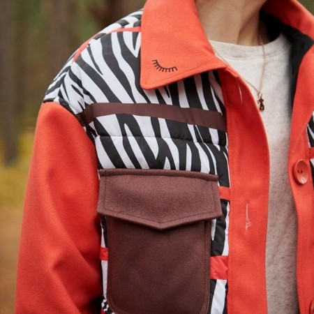 Dolg plašč v srajčnem kroju v vpadljivem Ginger Fire potisku - Naoko