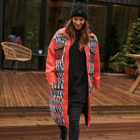 Dolg plašč v srajčnem kroju v vpadljivem Ginger Fire potisku - Naoko