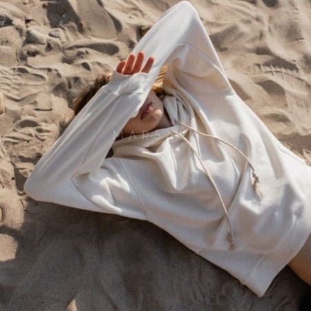 Udoben in topel pulover s kapuco za ženske Chillin v Cloud White barvi - Marsala