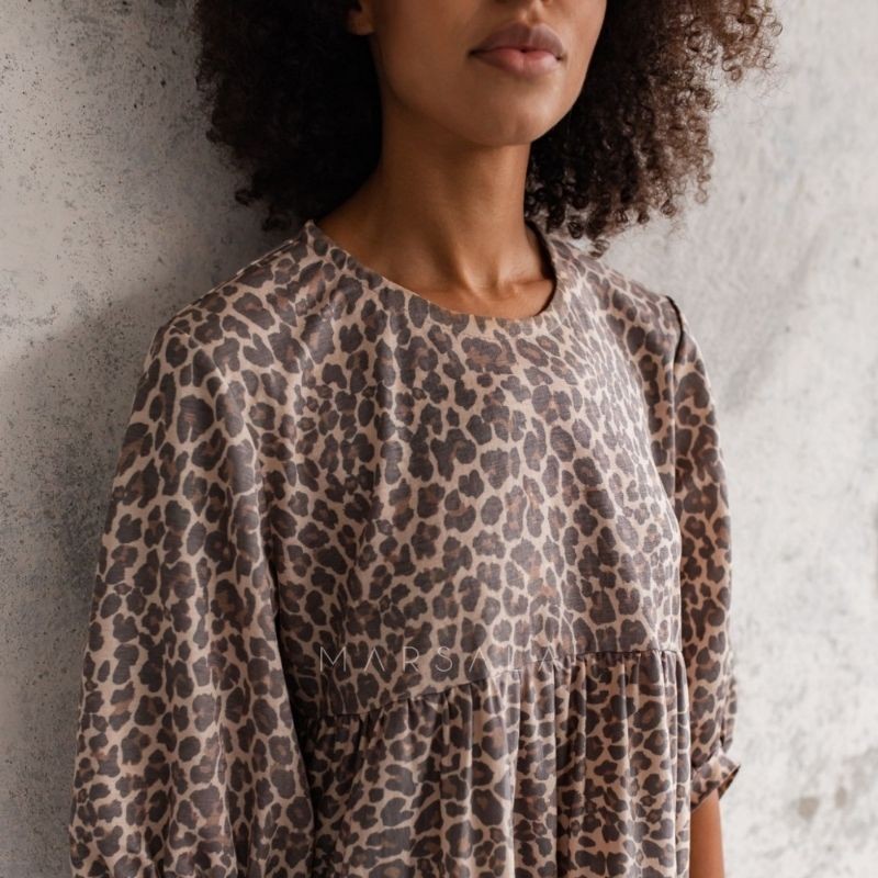 Lahkotna obleka Blush Leopard - By Marsala