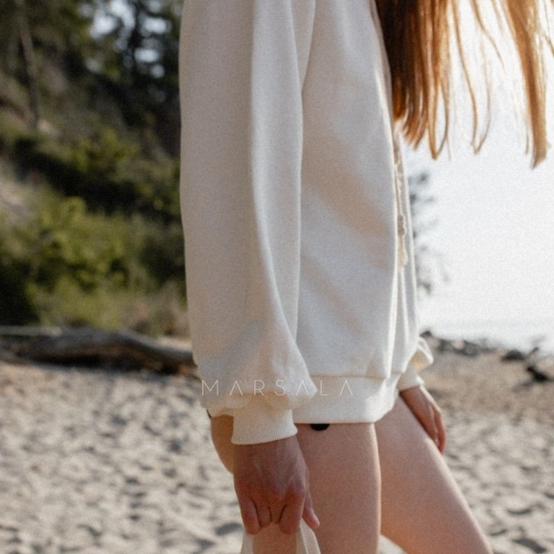 Udoben in topel pulover s kapuco za ženske Chillin v Cloud White barvi - Marsala