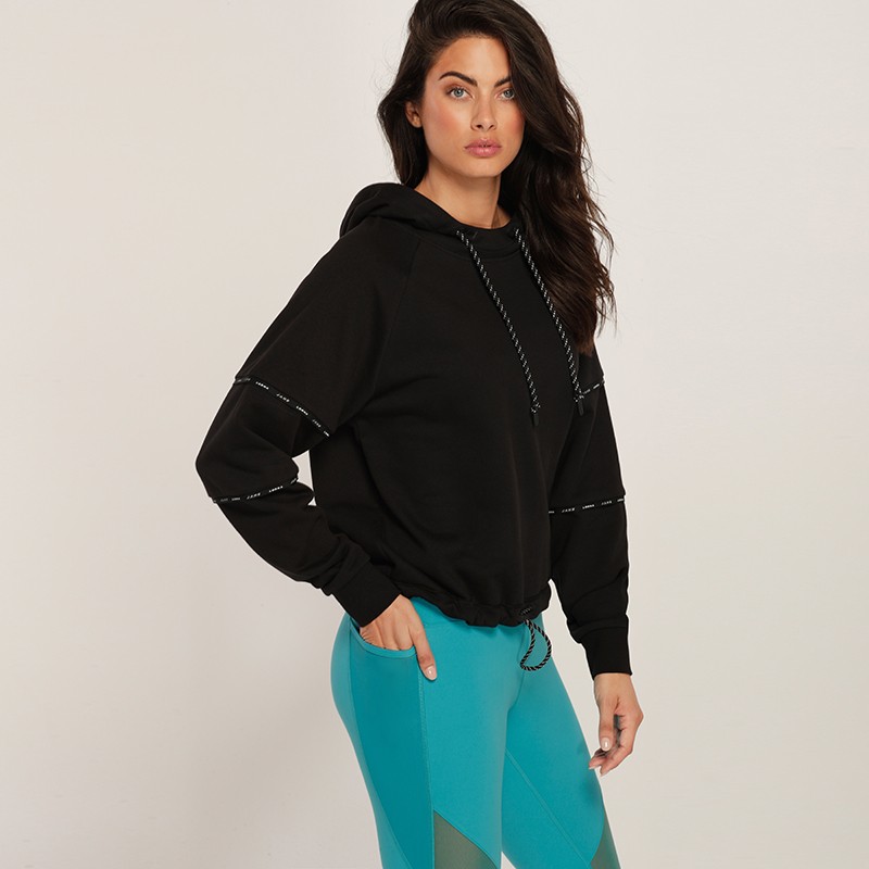 Šprtni pulover s kapuco Fly Girl Active Hoodie v črni barvi - Lorna Jane