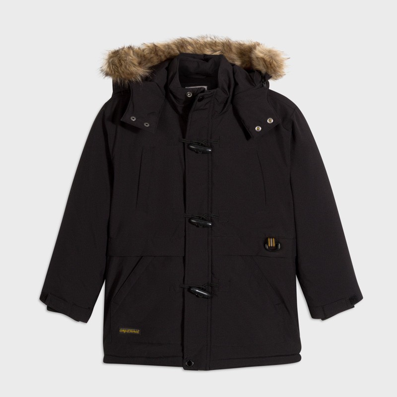 Topla jakna v črni barvi s krznenim dodatkom na kapuci za fante - Mayoral
