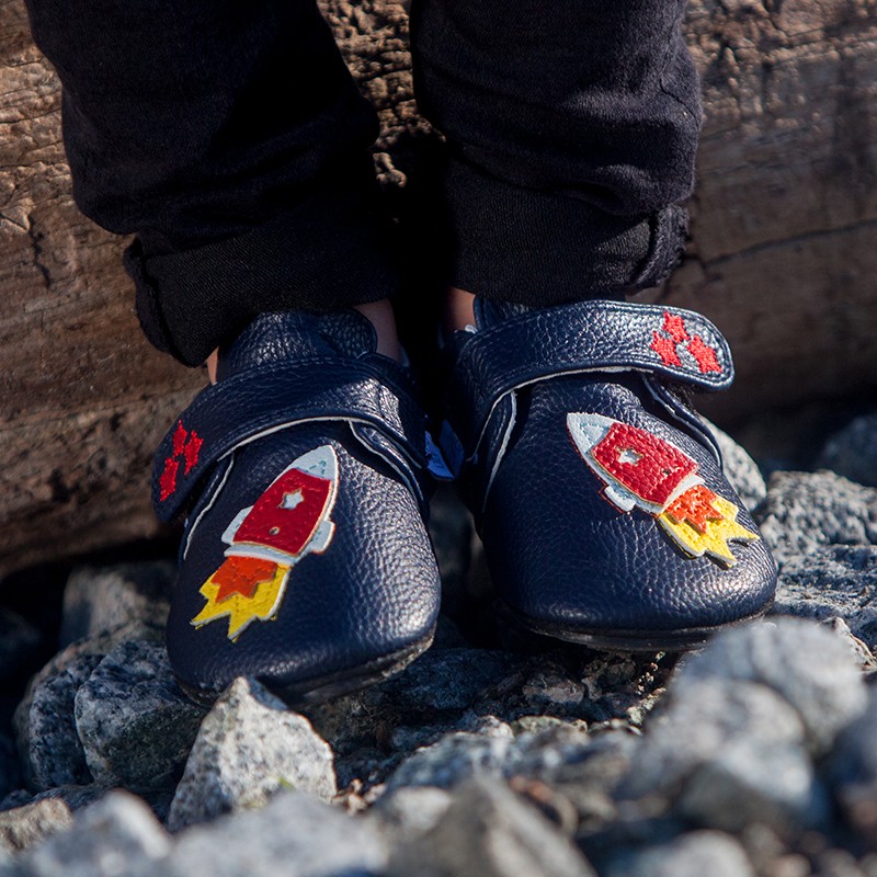 Usnjeni copati Riley Rocket Navy za fantke - Jack & Lily