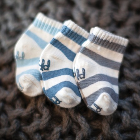 Darilni komplet nogavičk iz organskega bombaža za novorojenčke Boy Stripes - Petunia Pickle Bottom