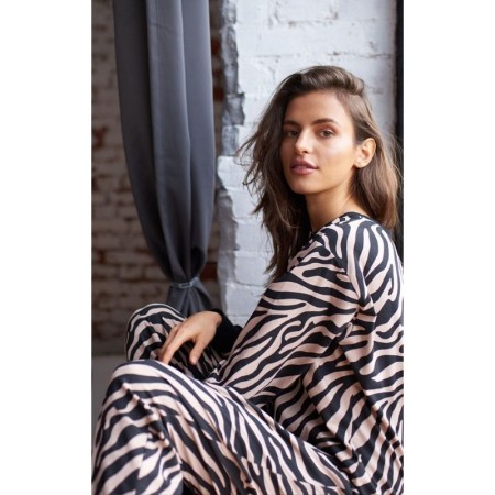 Enodelna pižama oziroma pajac Zebra za male in velike dame - Sleepless in Warsaw