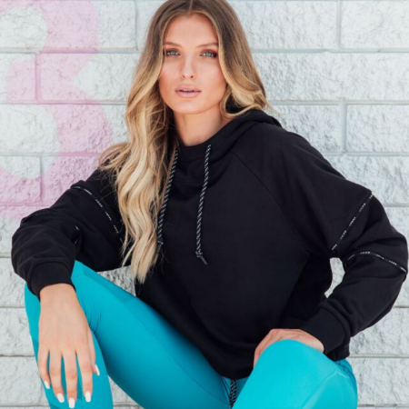 Šprtni pulover s kapuco Fly Girl Active Hoodie v črni barvi - Lorna Jane