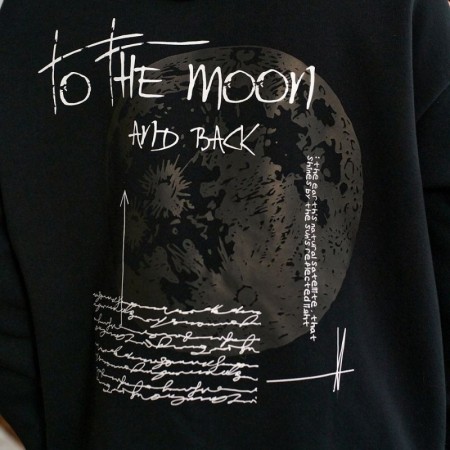 Moški pulover s kapuco To The Moon - Naoko