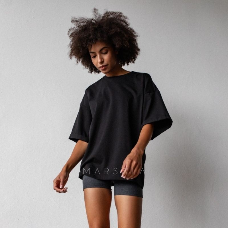 Bombažna majica s kratkimi rokavi Coy v ˝oversized˝ kroju v Totally Black barvi - Marsala