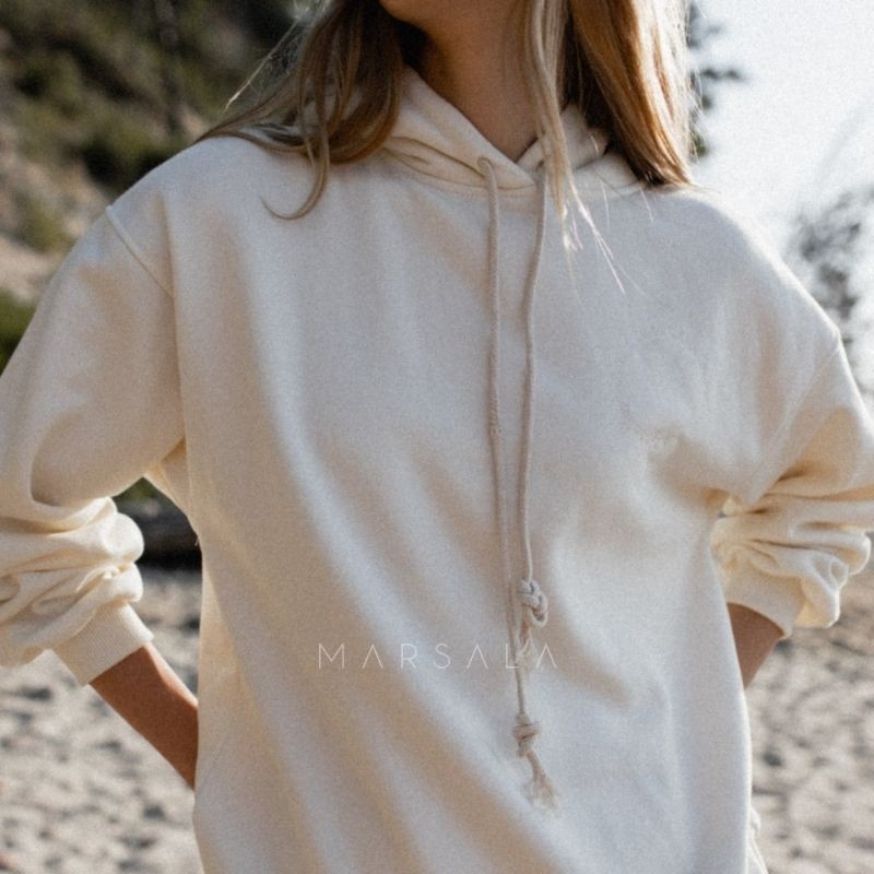 Udoben in topel pulover s kapuco za ženske Chillin v Cloud White barvi - Marsala